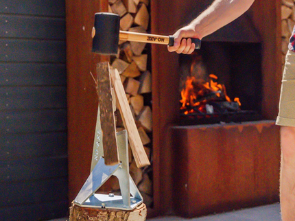 NO-AXE Verzinkter Holzspalter mit Hammer